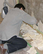 DIYの様子／クロス剥がし