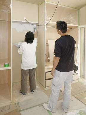 珪藻土塗り練習の様子