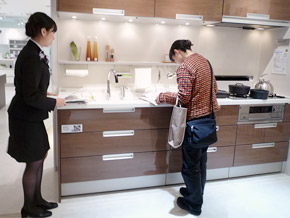 ショールーム見学の様子