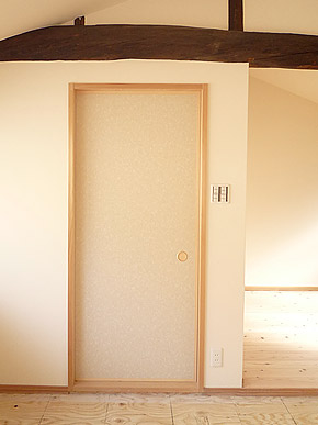無垢の枠を使った襖