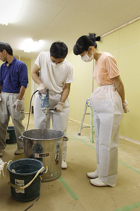 DIYの様子／珪藻土練習