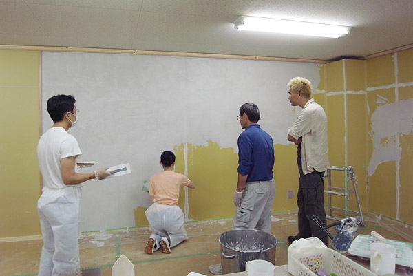 DIYの様子／珪藻土練習