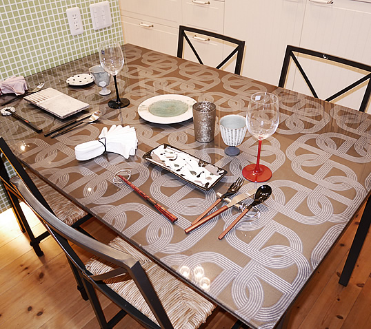 エルメスのガラステーブル